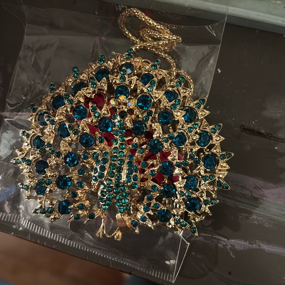 Betsey johnson rhinestone necklace peacock